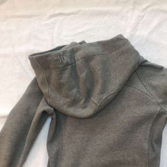 Size 6 gray Lululemon scuba excellent condition! - Picture 4 of 4